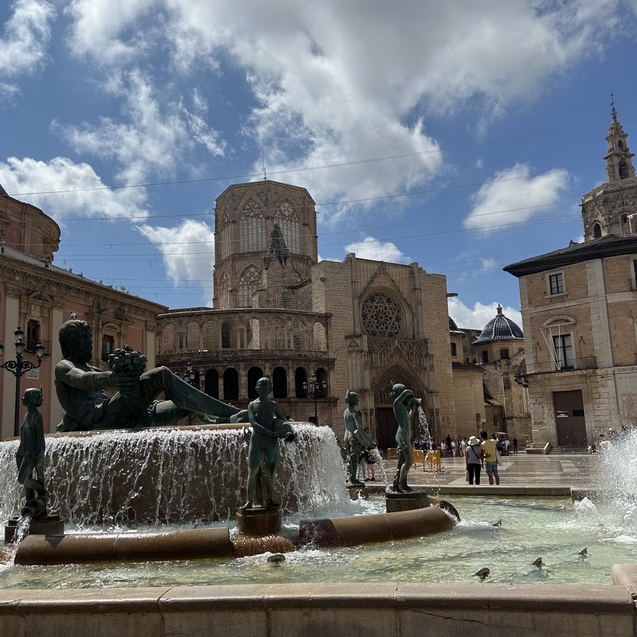 Place_de_la_mère_de_dieu_Valence Que visiter à Valence - Place de la mère de dieu